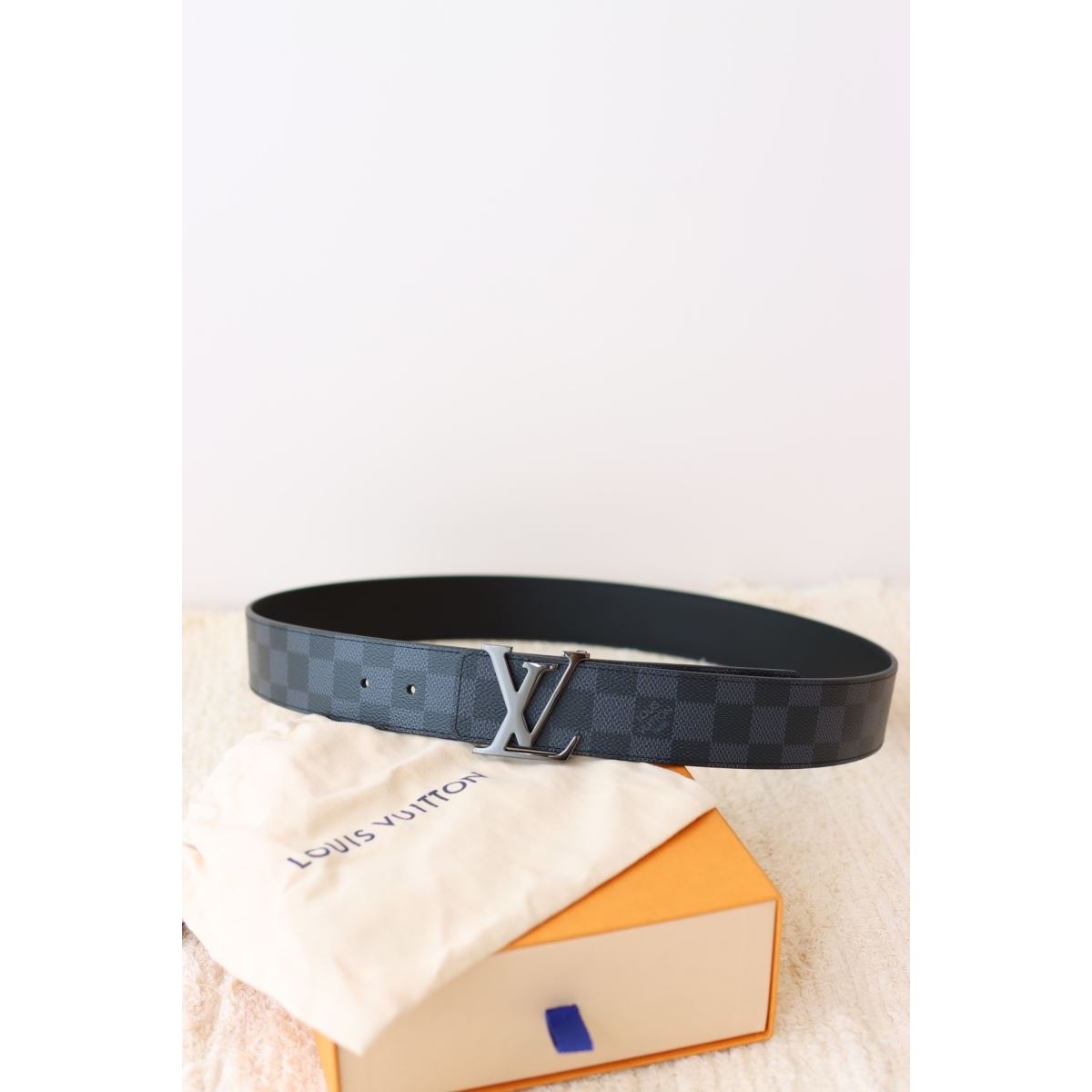 l0vis Vvtt0n belts